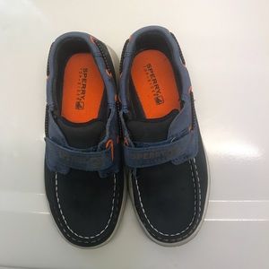 Boys Sperry.  Worn a few times.  Good condition